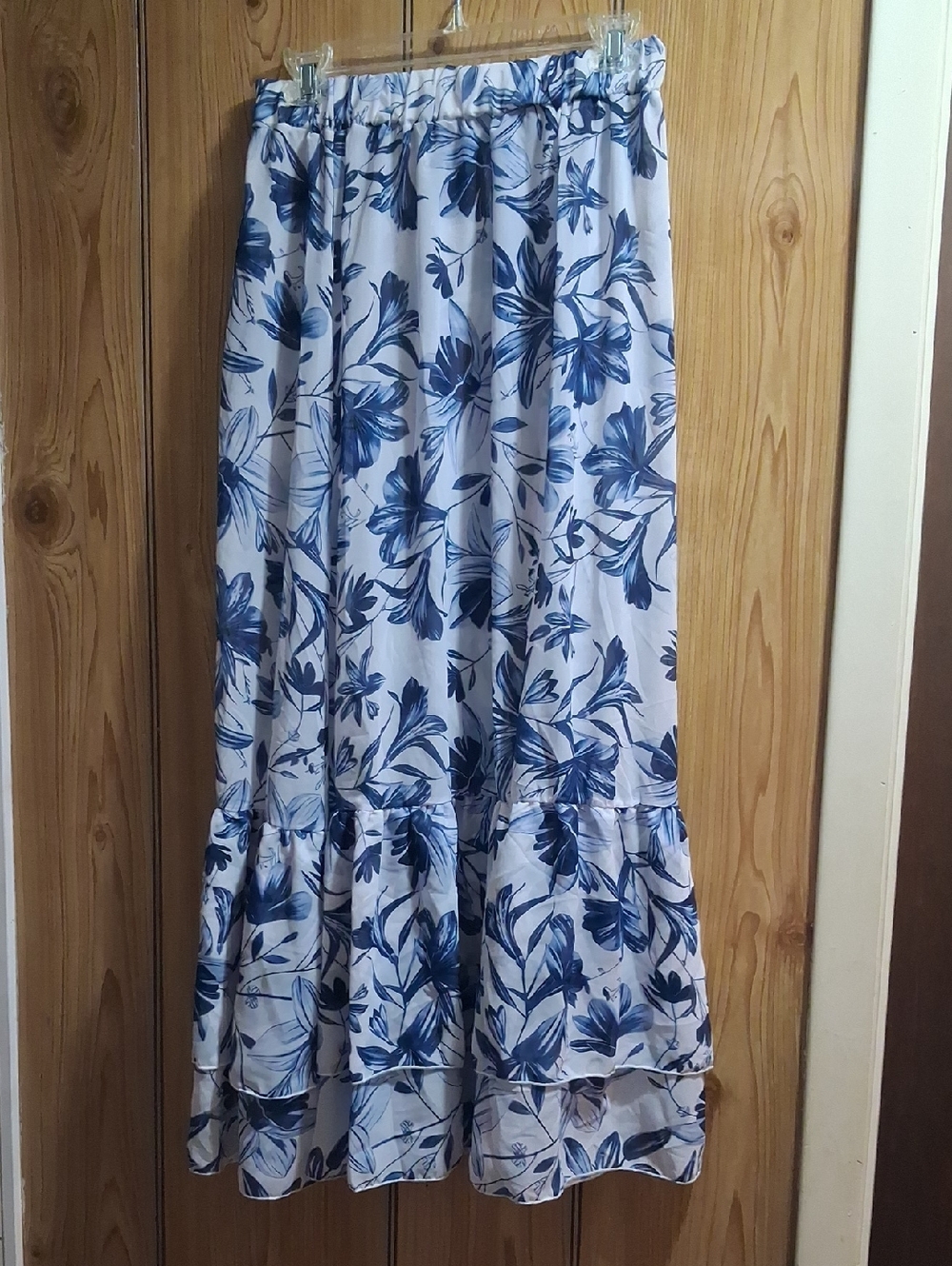 Source Unknown White Maxi Skirt with Blue Floral Print